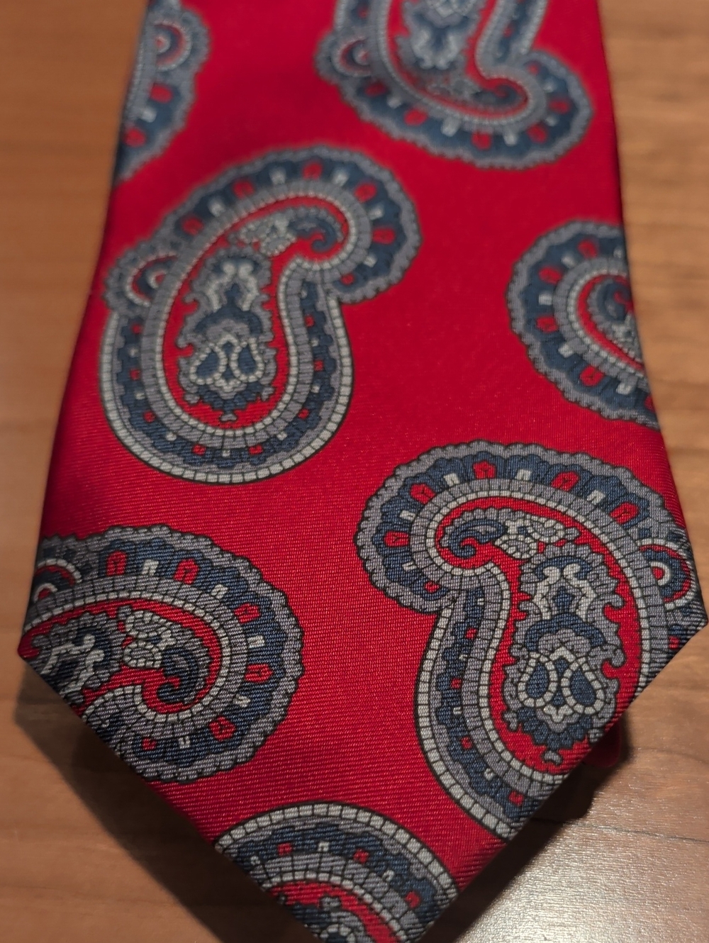 Men's Red Paisley Silk Tie - Classic Formal Power Tie. 3.75"